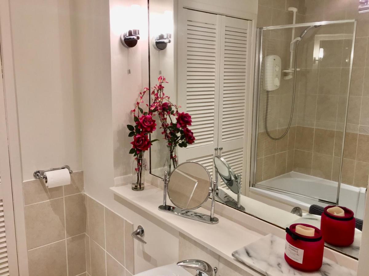 Cosy 2 Bedroom Central Apartment - Free Parking, Free Wifi Aberdeen Exterior photo
